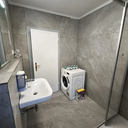 Modern Flat In Quaint With Idyllic Garden *