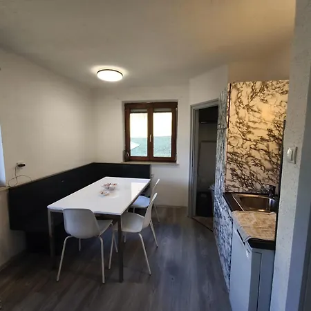 Apartment Modern Flat In Quaint With Idyllic Garden *