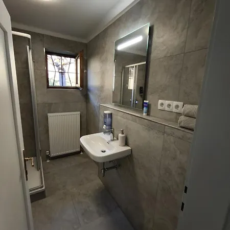 Modern Flat In Quaint With Idyllic Garden Innsbruck